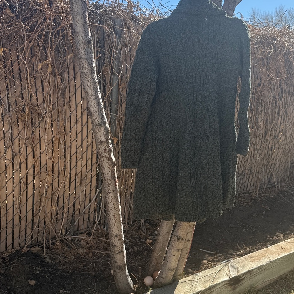 Elegant Dark Green Cable Knit Cardigan - Picture 6 of 6